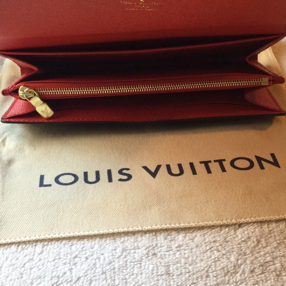 ⭐️LOUIS VUITTON SARAH WALLET ⭐️ NWT ⭐️ - Picture 11 of 16